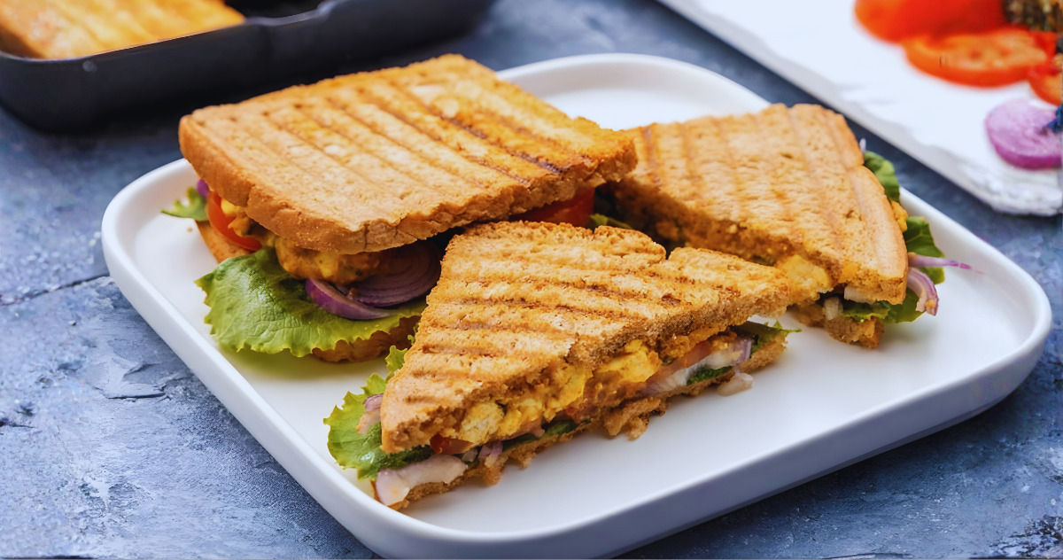 तवे पर सैंडविच बनाने की आसान रेसिपी | 10 मिनट में तैयार कुरकुरा स्नैक